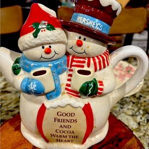Hershey Hot Cocoa Pot or tea pot. Excellent condition no chips. Clean and ready